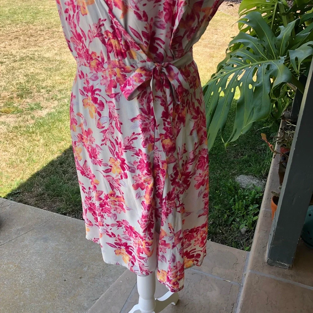 Ella Moss Bohemian Rhapsody Floral Wrap Dress - Size M - Picture 8 of 16
